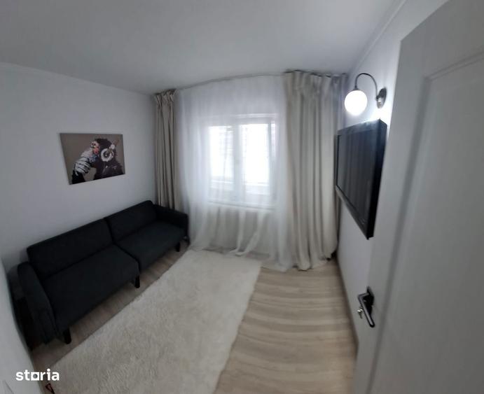 Apartament cu 4 camere decomandat în Central