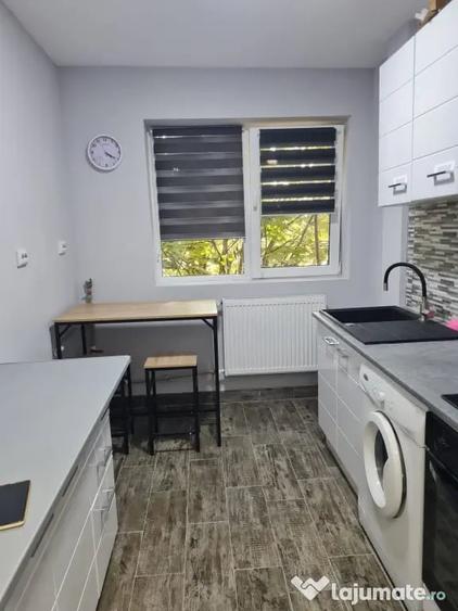 Apartament cu 2 camere decomandat în Democrației