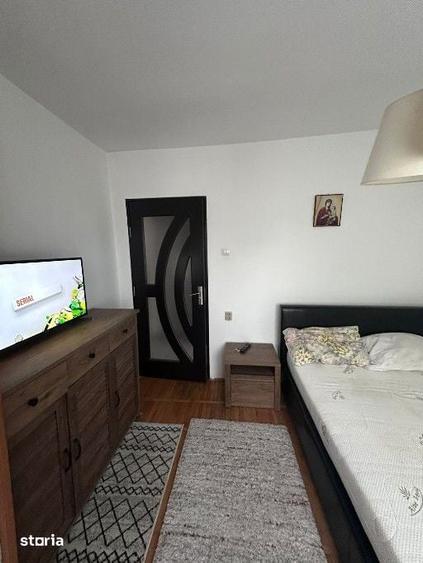 Apartament cu 3 camere decomandat în Cornișa