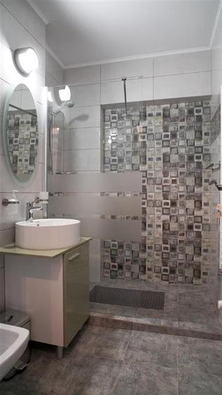 Apartament cu 3 camere decomandat, mobilat în Centru Civic