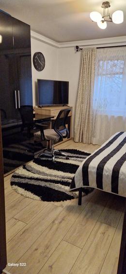 Apartament cu 3 camere decomandat, mobilat în Central