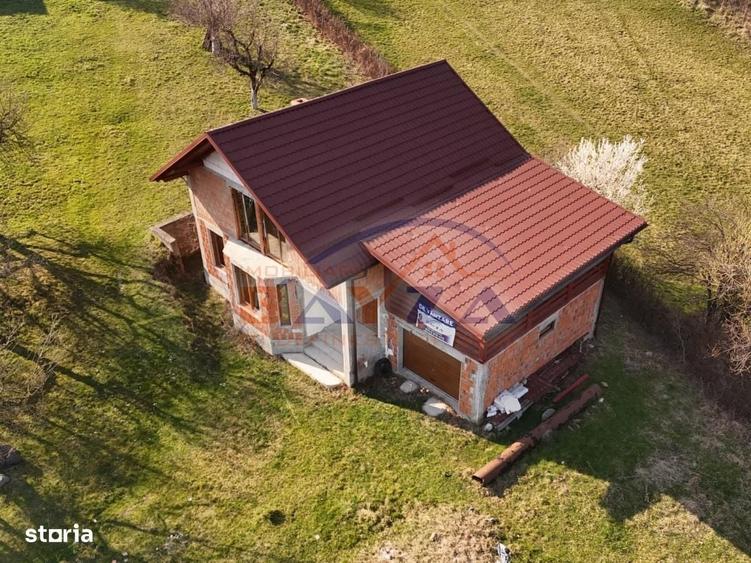 Casă cu 4 camere cu Teren 1200 Mp în Coaș