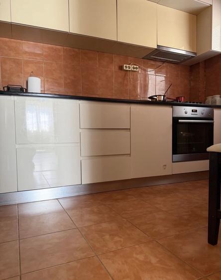 Apartament cu 3 camere decomandat în Drumul Taberei