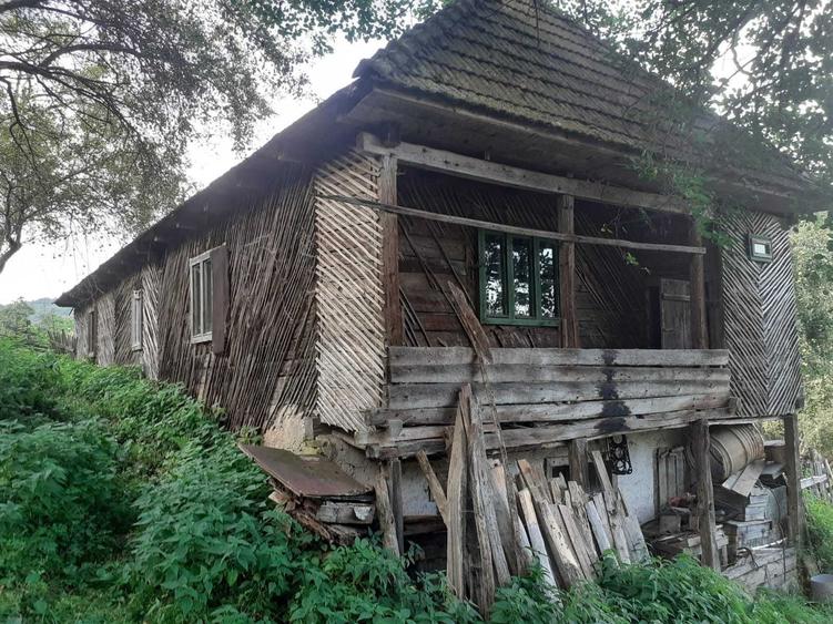 Casă cu 3 camere în Iara