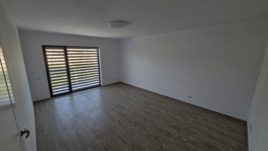 Casă cu 4 camere cu Teren 80 Mp în Central