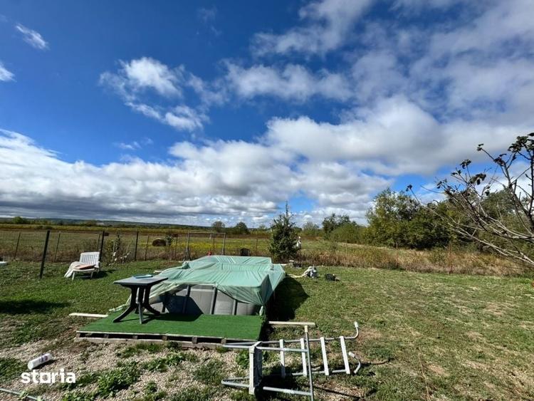 Casă cu 4 camere cu Teren 1100 Mp în Mireșu Mare