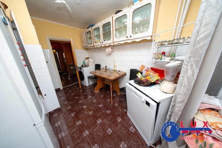 Apartament cu 3 camere decomandat în Babadag