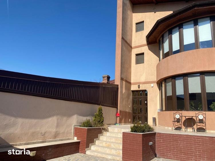 Casă cu 9 camere cu Teren 305 Mp în Colentina