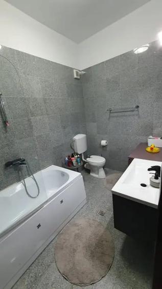 Apartament cu 3 camere decomandat în Vest