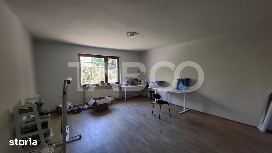 Casă cu 3 camere decomandat cu Teren 472 Mp în Central