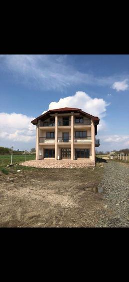 Casă cu 4 camere în Exterior Vest