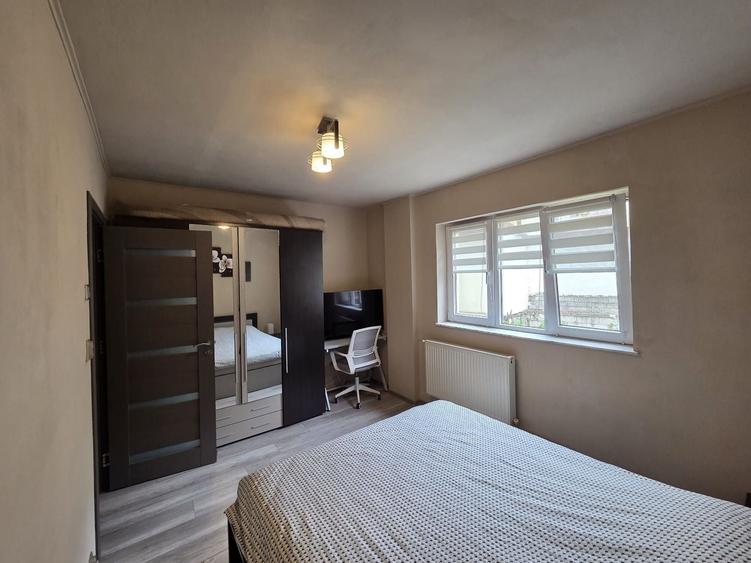 Apartament cu 3 camere decomandat, mobilat în Dâmbovița