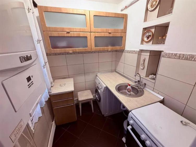 Apartament cu 2 camere nedecomandat în Podu Roș
