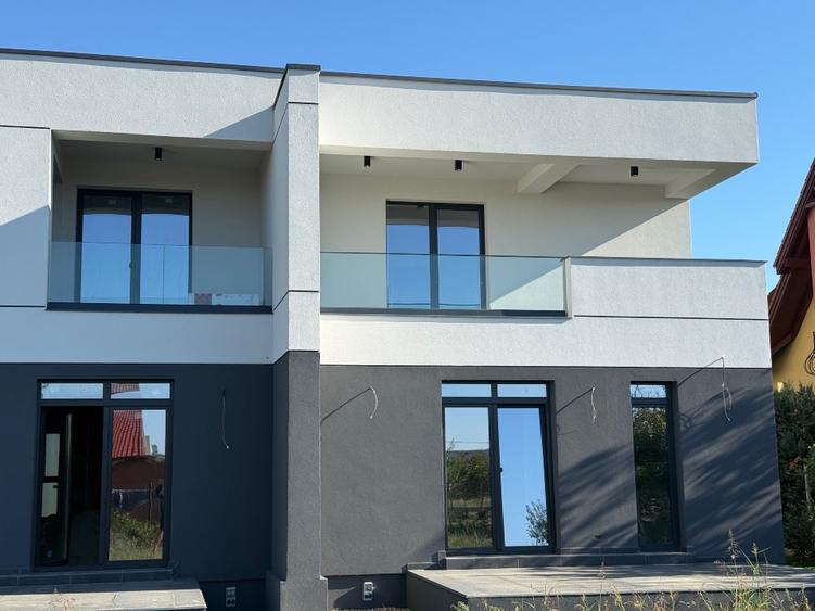 Duplex cu 4 camere cu Canalizare în Dumbrăvița
