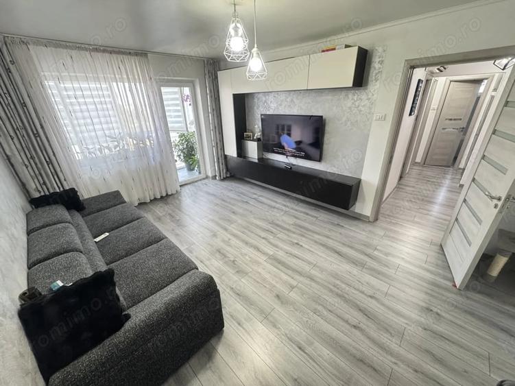 Apartament cu 3 camere decomandat în Km 4