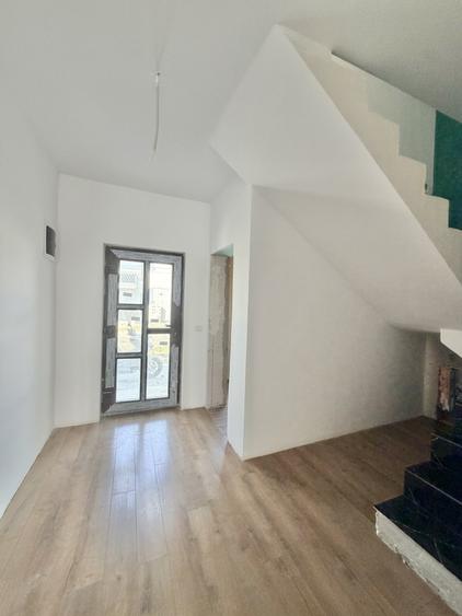 Duplex cu 4 camere cu Canalizare în Giroc