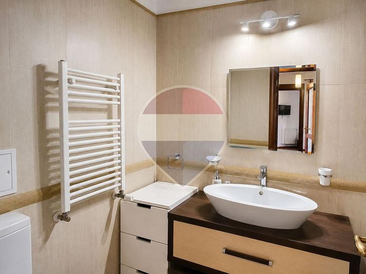 Apartament cu 3 camere semidecomandat, mobilat în P-ta Presei Libere