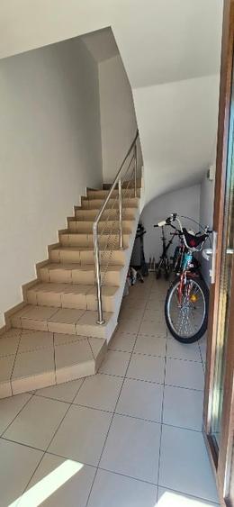 Apartament cu 3 camere decomandat, mobilat în Brâncoveanu
