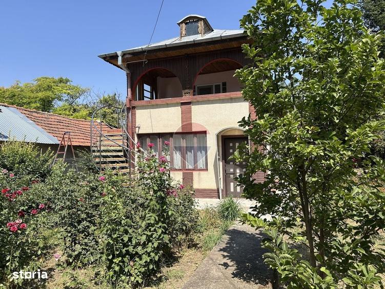Casă cu 4 camere în Cunești