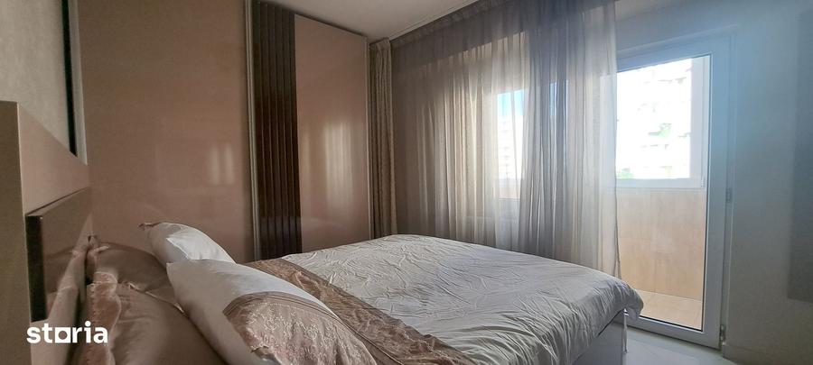 Apartament cu 3 camere decomandat în Tei