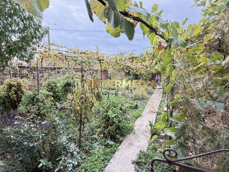 Casă individuală cu 6 camere cu Canalizare în Șard