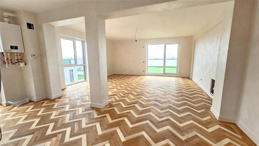 Penthouse cu 3 camere decomandat în Unirii