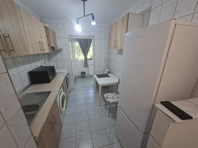 Apartament cu 2 camere decomandat în Podul de Fier