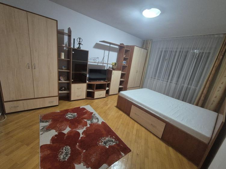 Garsonieră decomandată în Gorjului