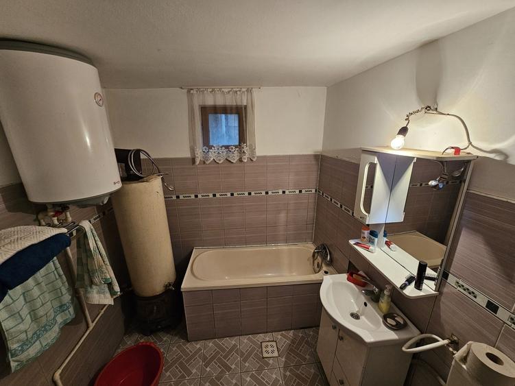 Casă cu 4 camere cu Teren 500 Mp în Central