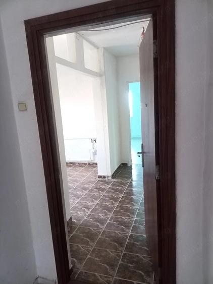 Apartament cu 3 camere decomandat în Berceni