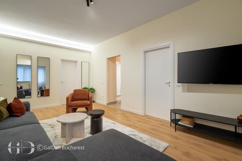 Apartament cu 3 camere, mobilat în P-ța Universității
