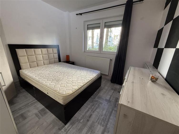 Apartament cu 2 camere nedecomandat în Republicii