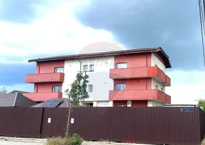 Apartament cu 3 camere semidecomandat în Nord