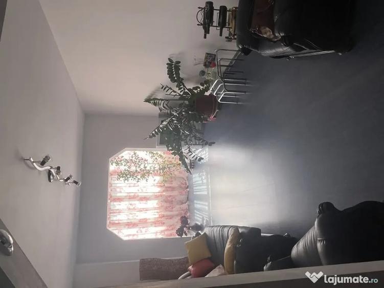 Apartament cu 3 camere decomandat în Vâlcea