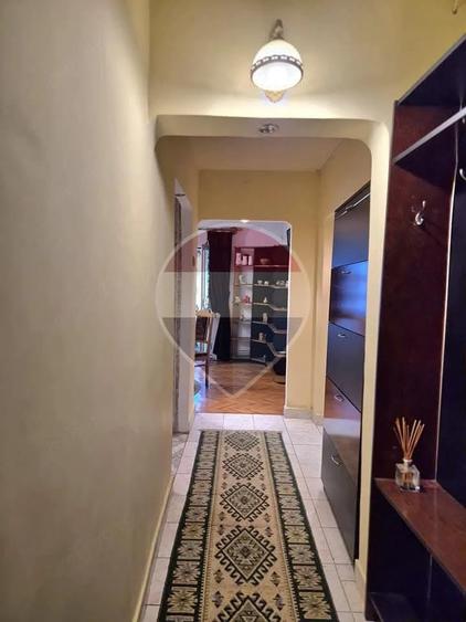Apartament cu 4 camere decomandat în Central
