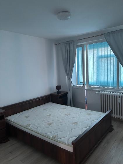 Apartament cu 3 camere semidecomandat în Doamna Ghica