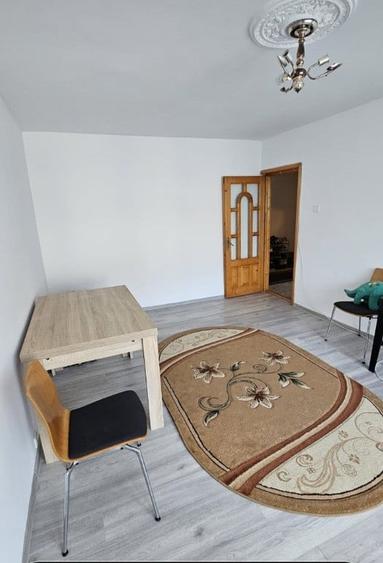 Apartament cu 3 camere decomandat în Obcini