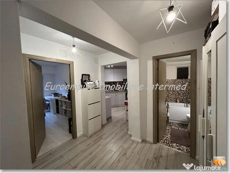 Apartament cu 2 camere decomandat în Casa de Cultură