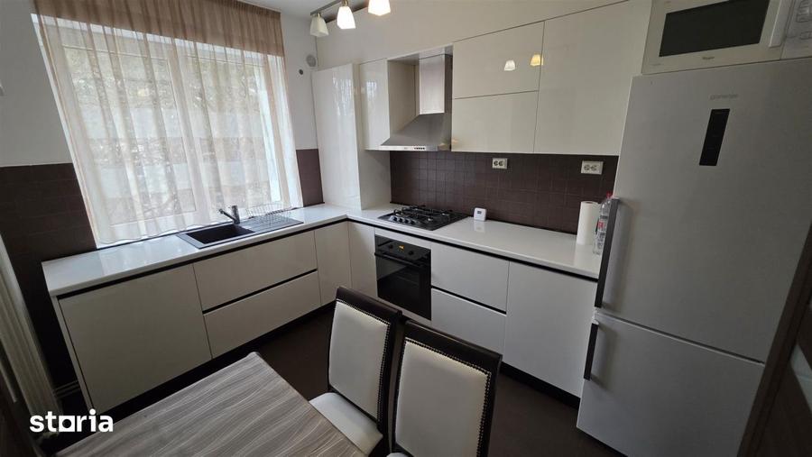 Apartament cu 3 camere decomandat, mobilat în Plopilor