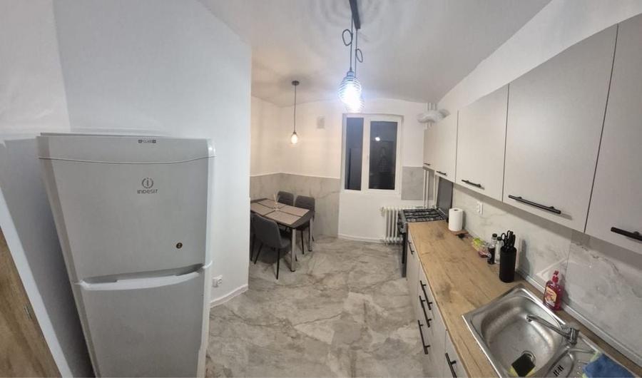 Apartament cu 3 camere semidecomandat în Dristor