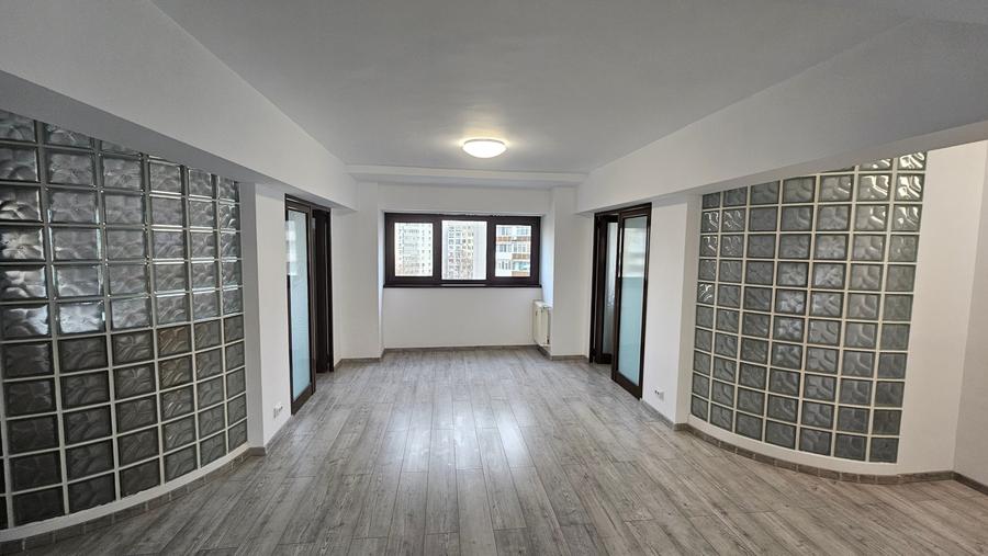 Apartament cu 3 camere decomandat, mobilat în Tineretului