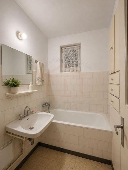 Apartament cu 2 camere semidecomandat în Piața Centrală