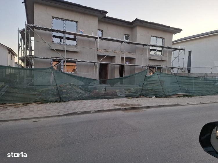 Casă cu 4 camere cu Teren 250 Mp în Central
