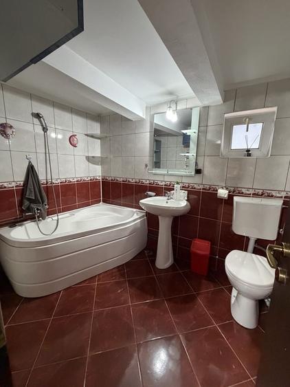 Casă cu 4 camere cu Teren 700 Mp în Central