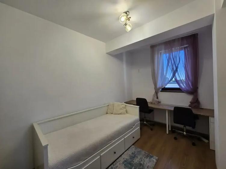 Apartament cu 3 camere decomandat, mobilat în Vest