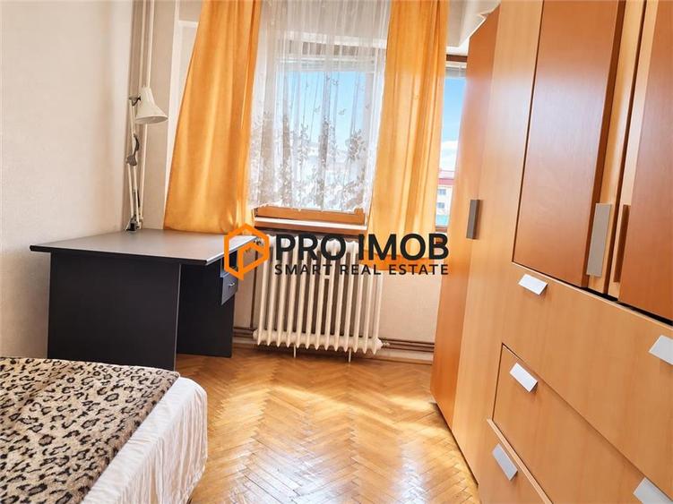 Apartament cu 3 camere decomandat în Micro 12