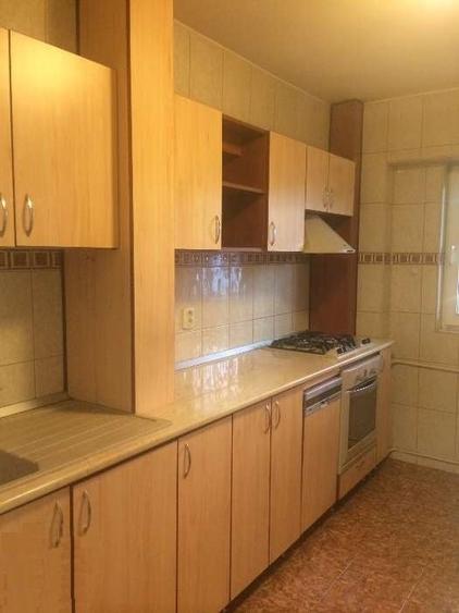 Apartament cu 3 camere semidecomandat în Vatra Luminoasă
