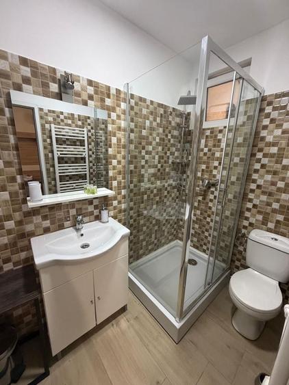 Casă cu 8 camere cu Canalizare în Faleza Nord