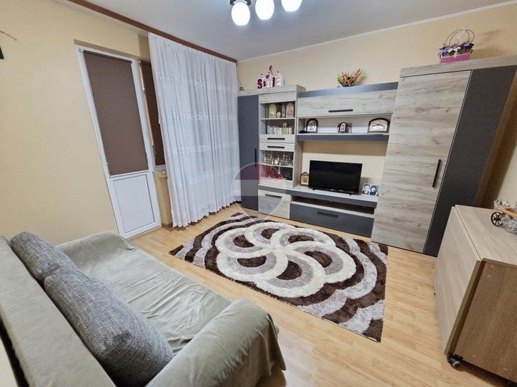 Apartament cu 3 camere decomandat în Sud