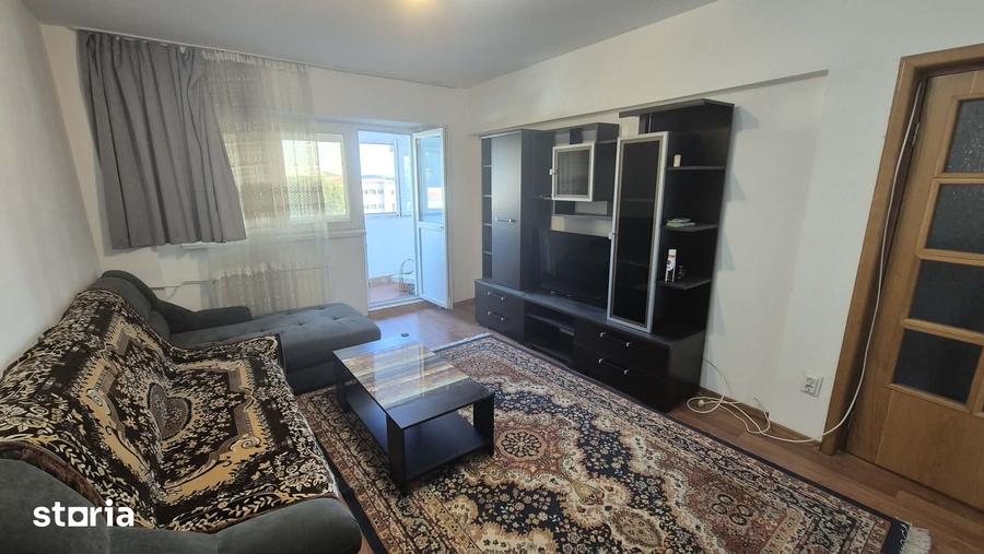Apartament cu 3 camere decomandat în Tei